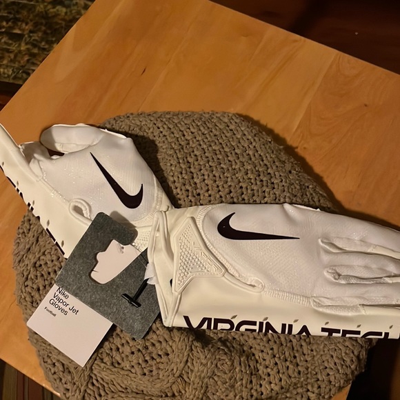 Virginia tech nike football gloves size xl (fits most)